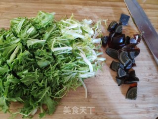 苦菊花生拌皮蛋的做法步骤：3