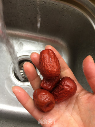 大枣枸杞小米粥的做法步骤：3