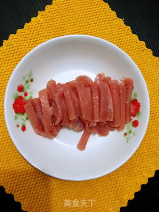 黑椒猪柳的做法步骤：1