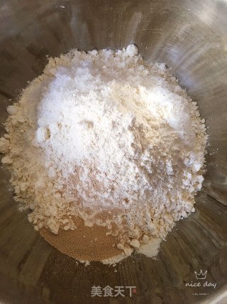 五香麻酱饼的做法步骤：1