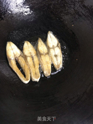 煎鲳鱼的做法步骤：4