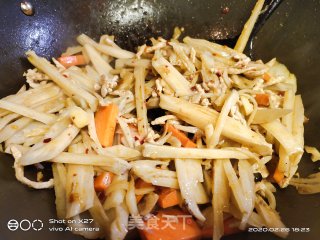 莲藕炒肉丝的做法步骤：8
