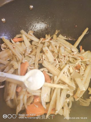 莲藕炒肉丝的做法步骤：9