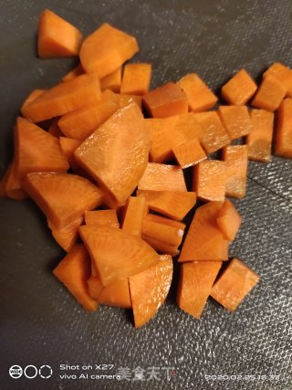胡萝卜炒牛肉的做法步骤：1