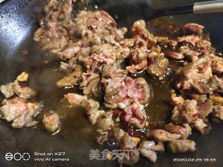 胡萝卜炒牛肉的做法步骤：4