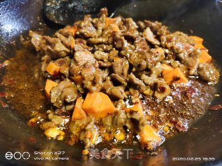 胡萝卜炒牛肉的做法步骤：7