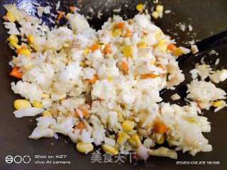 玉米胡萝卜莲藕炒饭的做法步骤：4