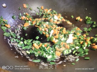 韭菜玉米胡萝卜炒饭的做法步骤：2