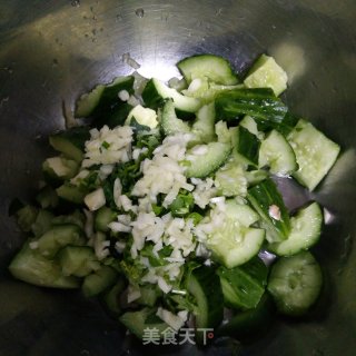 花生米拌黄瓜的做法步骤：2