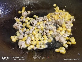 美味的豆芽玉米炒肉末的做法步骤：3
