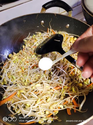 美味的豆芽玉米炒肉末的做法步骤：7