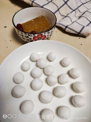 滋补红枣汤圆的做法步骤：1