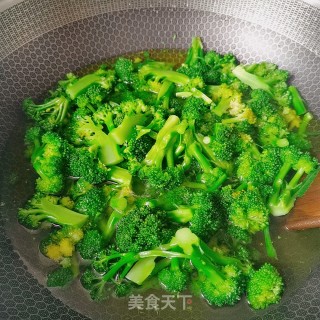 蒸鱼汁西兰花的做法步骤：3