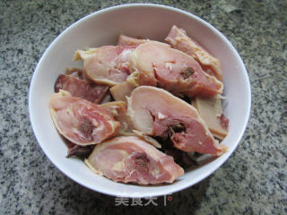 蒸鱿鱼干腊鸡腿的做法步骤：6