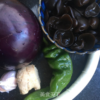 小木耳烧茄子的做法步骤：1