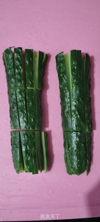 黄瓜木耳黄花菜肉条的做法步骤：5