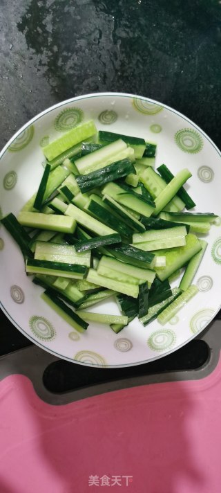 黄瓜木耳黄花菜肉条的做法步骤：6