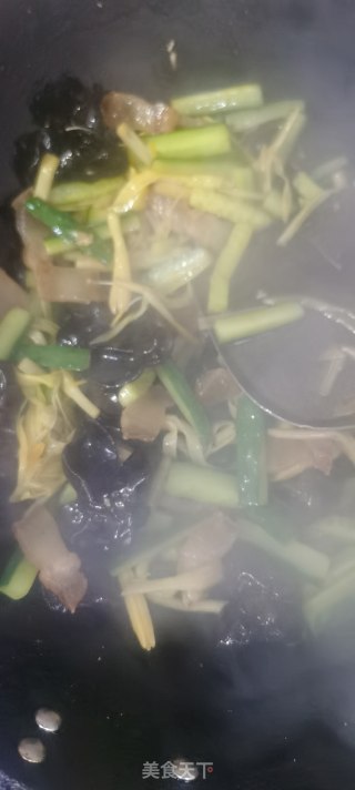 黄瓜木耳黄花菜肉条的做法步骤：12