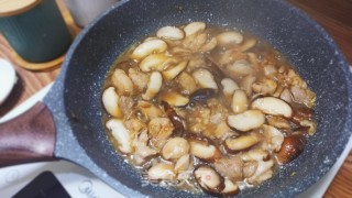 嫩滑软绵的香菇滑鸡来啦的做法步骤：9