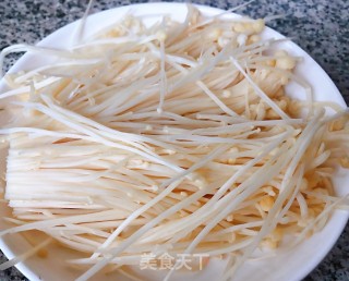 菠菜金针菇肥牛汤的做法步骤：3