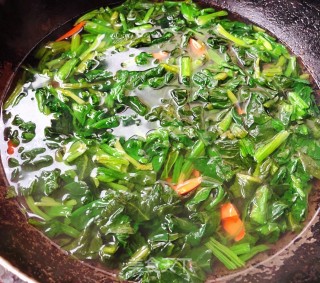 菠菜金针菇肥牛汤的做法步骤：7