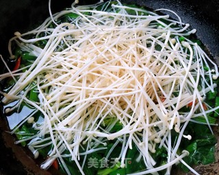 菠菜金针菇肥牛汤的做法步骤：8