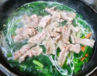 菠菜金针菇肥牛汤的做法步骤：10