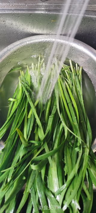 韭菜炒鸡蛋的做法步骤：2