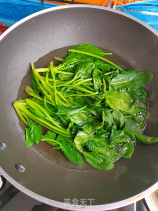 鸡汤红薯粉的做法步骤：1