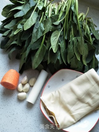 干豆腐拌菠菜的做法步骤：1