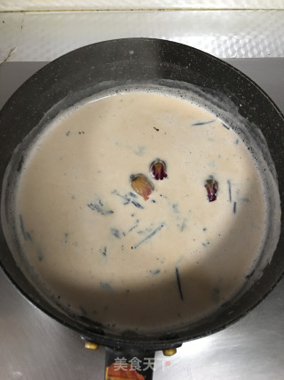 普洱玫瑰奶茶的做法步骤：4