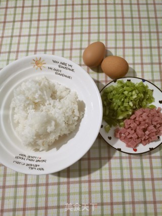油炸炒饭的做法步骤：1