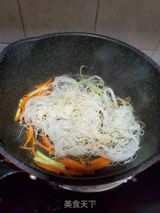 素炒细米粉的做法步骤：4