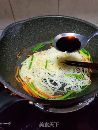 素炒细米粉的做法步骤：5