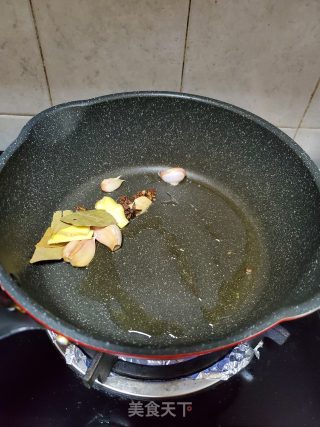 白萝卜焖牛腩的做法步骤：2