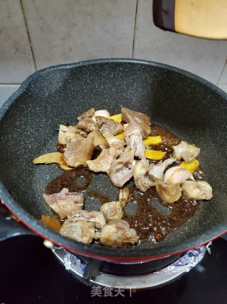 白萝卜焖牛腩的做法步骤：4