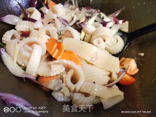 洋葱烧鱿鱼的做法步骤：3