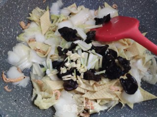 麟虾白菜炒木耳的做法步骤：5