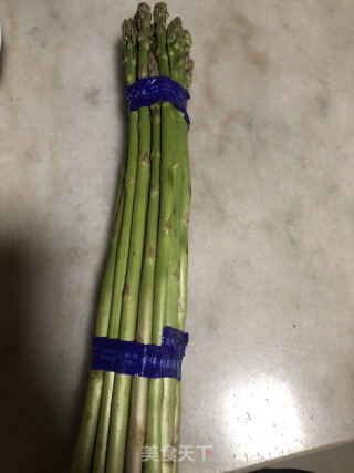 响油芦笋的做法步骤：1