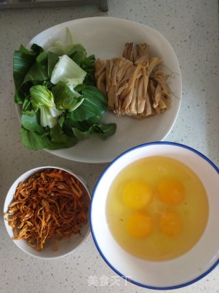 鸡蛋烩粉片的做法步骤：1