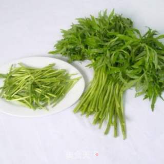 黎蒿炒腊肉的做法步骤：1