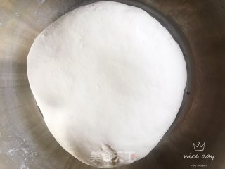 五香油酥花卷的做法步骤：1