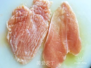 减脂鸡胸肉的做法步骤：1