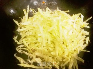 豆芽粉丝包菜的做法步骤：4
