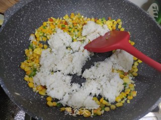 蛋炒饭的做法步骤：5