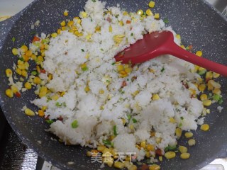蛋炒饭的做法步骤：6