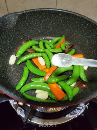 甜豆炒腊肉的做法步骤：7