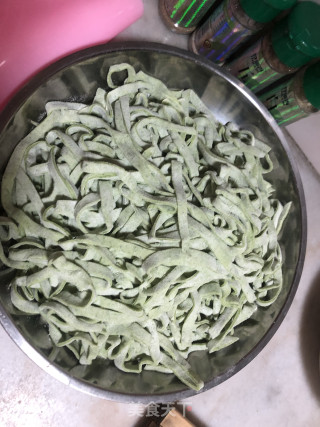 菠菜手擀面的做法步骤：10
