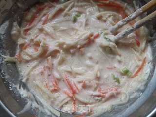 快手早餐——土豆丝鸡蛋饼的做法步骤：2