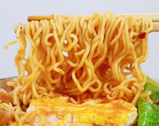 「泡面最最最最顶.配吃.法????番茄肥牛面」的做法步骤：3